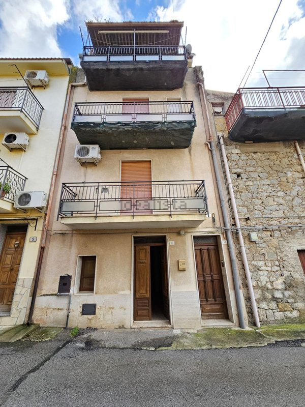 casa indipendente in vendita a Collesano