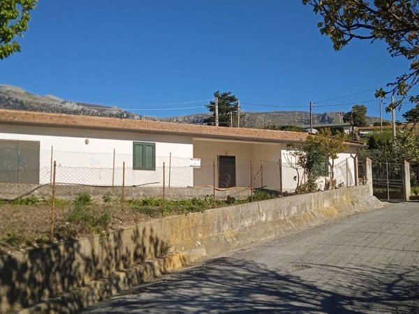 casa indipendente in vendita a Collesano