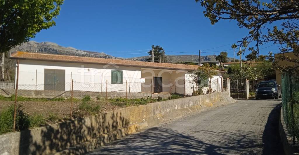 casa indipendente in vendita a Collesano