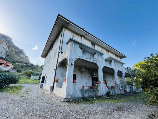casa indipendente in vendita a Collesano