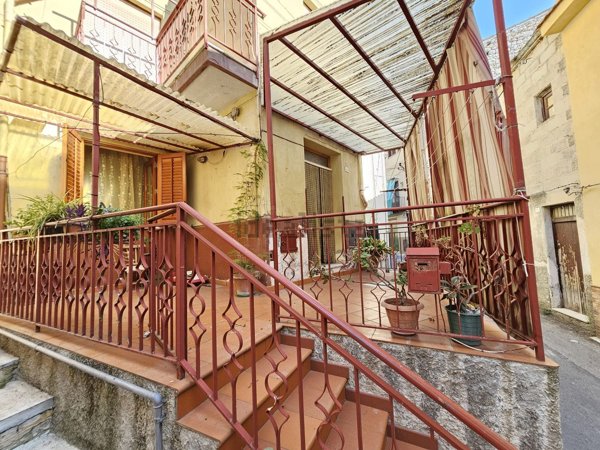 casa indipendente in vendita a Collesano