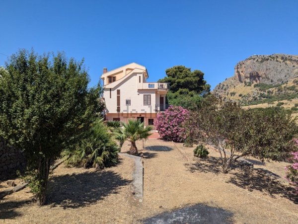 casa indipendente in vendita a Collesano