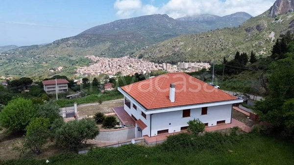 casa indipendente in vendita a Collesano