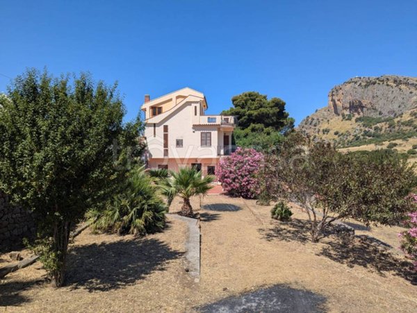 casa indipendente in vendita a Collesano