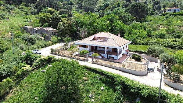casa indipendente in vendita a Collesano