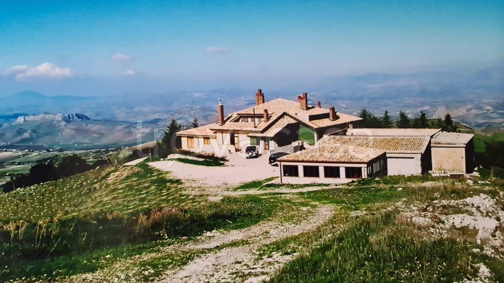 casa indipendente in vendita a Contessa Entellina