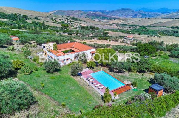 casa indipendente in vendita a Contessa Entellina