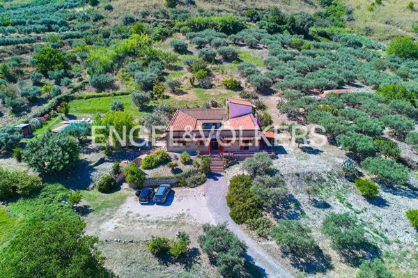 casa indipendente in vendita a Contessa Entellina
