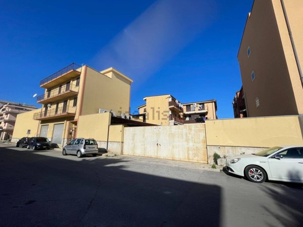 locale commerciale in vendita a Ficarazzi