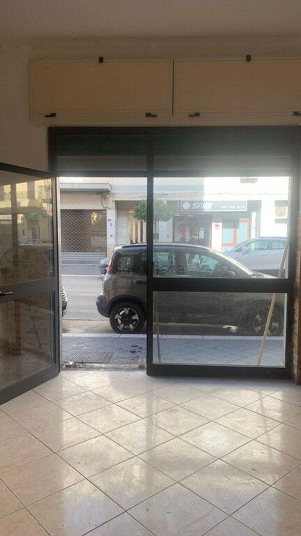 locale commerciale in vendita a Ficarazzi