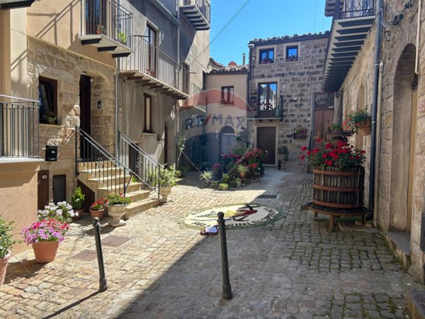 casa indipendente in vendita a Geraci Siculo