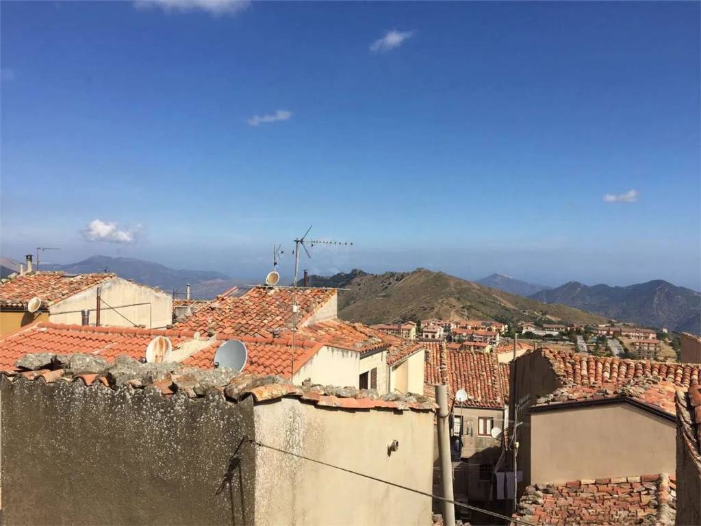 pentavano in vendita a Geraci Siculo