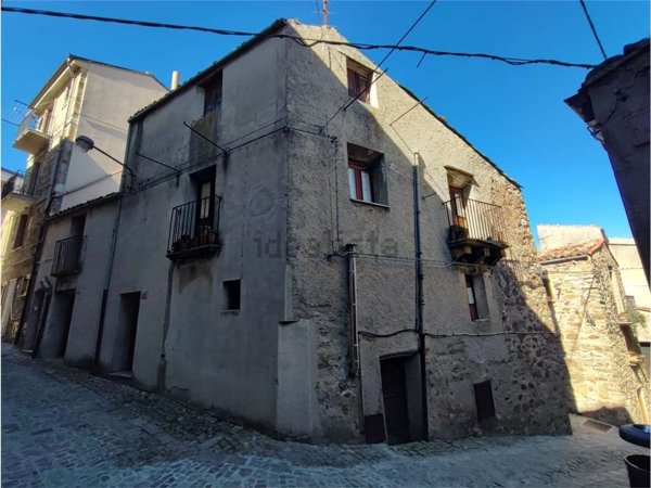 casa indipendente in vendita a Geraci Siculo