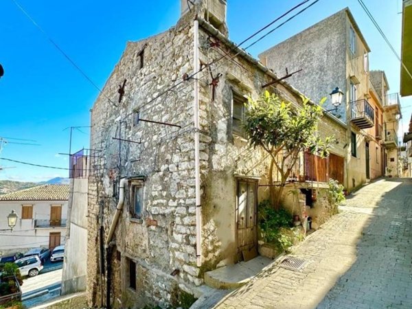 casa indipendente in vendita a Giuliana