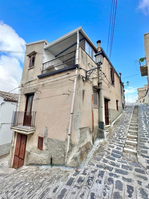 casa indipendente in vendita a Giuliana