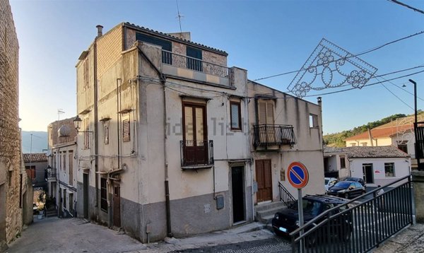 pentavano in vendita a Giuliana