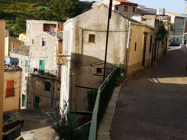 esavano in vendita a Giuliana