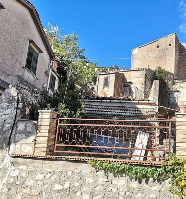 quadrivano in vendita a Giuliana