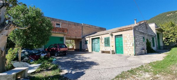 casale in vendita a Giuliana