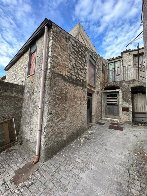 pentavano in vendita a Giuliana