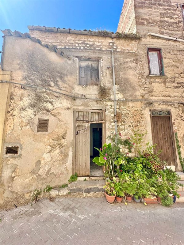 casa indipendente in vendita a Giuliana