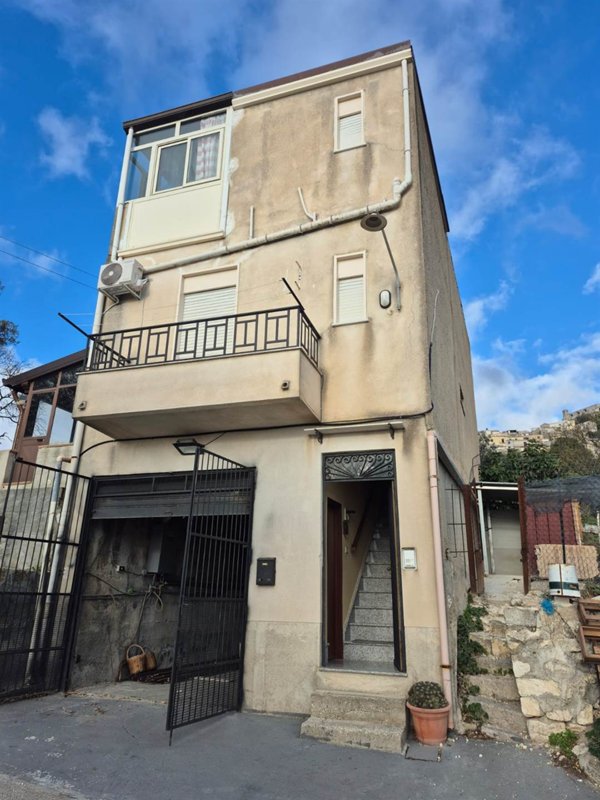 casa indipendente in vendita a Giuliana