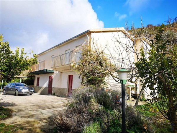 casa indipendente in vendita a Giuliana