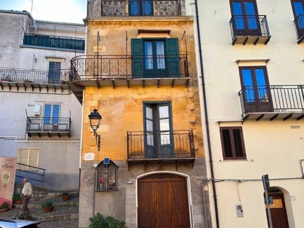 casa indipendente in vendita a Gratteri