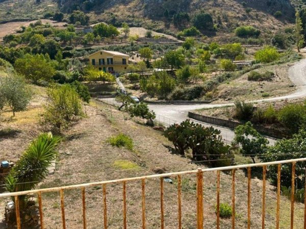 casa indipendente in vendita a Gratteri