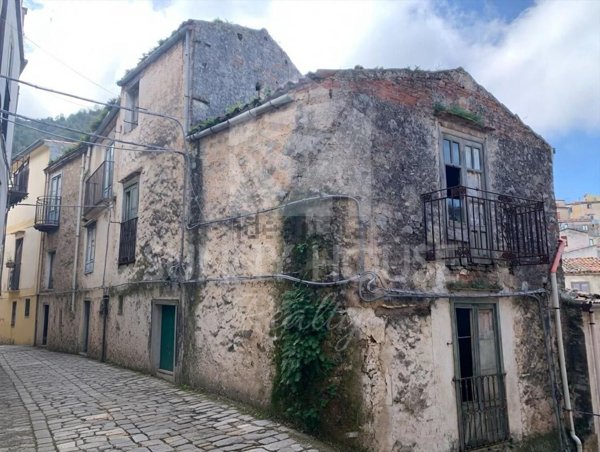 casa indipendente in vendita a Gratteri