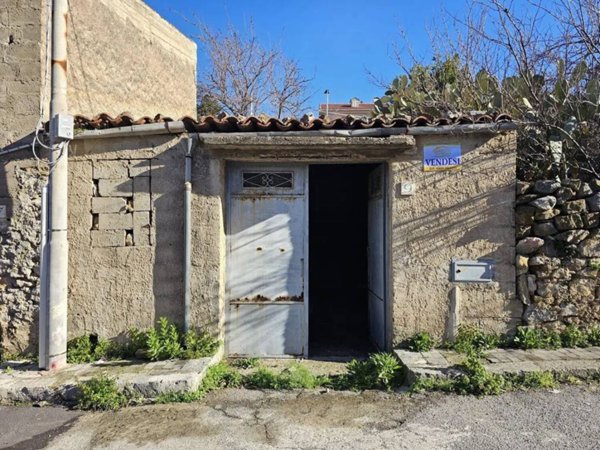 locale di sgombero in vendita a Gratteri