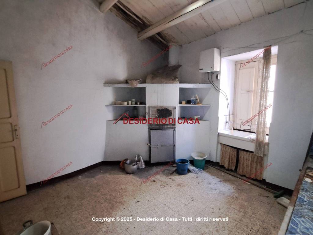 casa indipendente in vendita ad Isnello