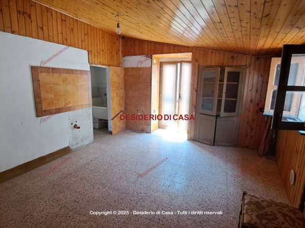 casa indipendente in vendita ad Isnello