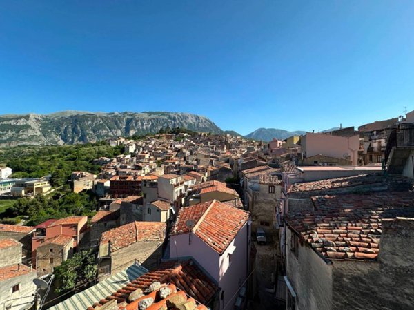 casa indipendente in vendita ad Isnello