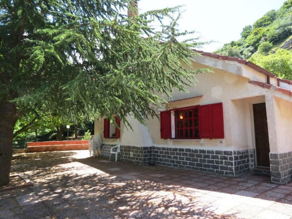 casa indipendente in vendita ad Isnello