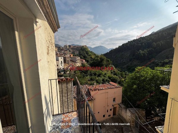 casa indipendente in vendita ad Isnello