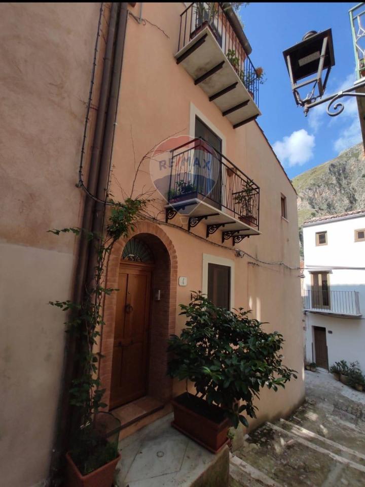 appartamento in vendita ad Isnello