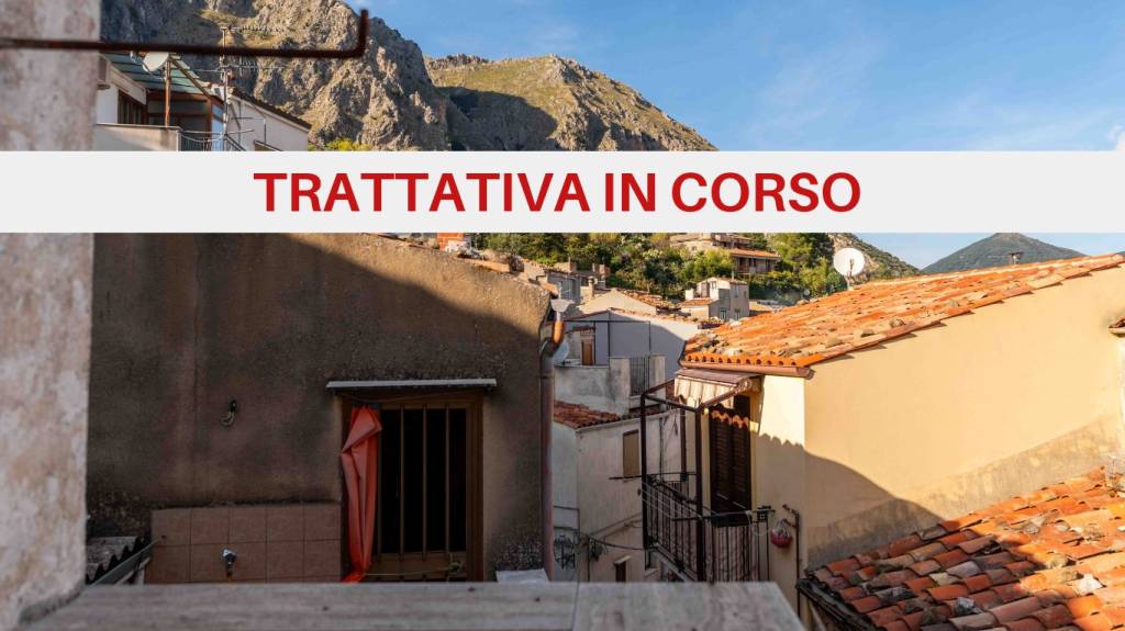 casa indipendente in vendita ad Isnello