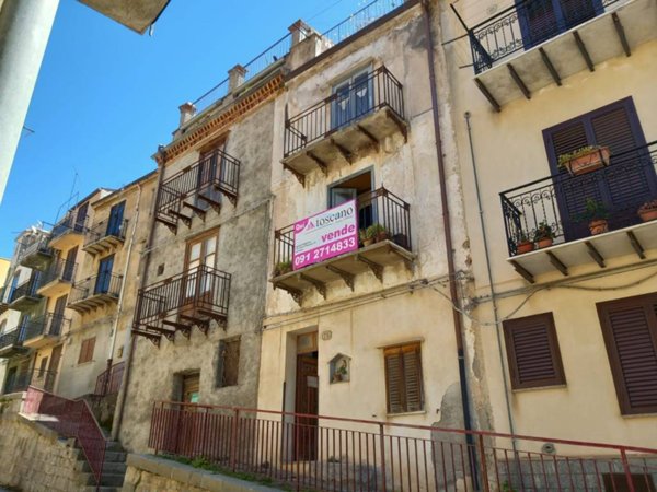 casa indipendente in vendita ad Isnello