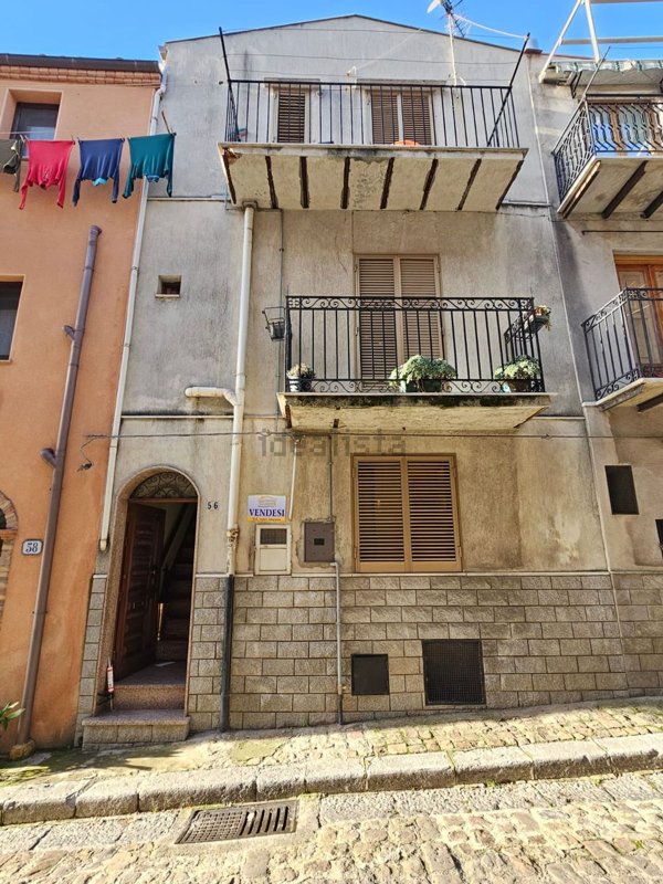 casa indipendente in vendita ad Isnello