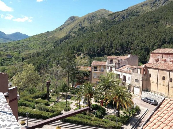 casa indipendente in vendita ad Isnello