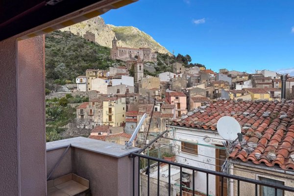 casa indipendente in vendita ad Isnello