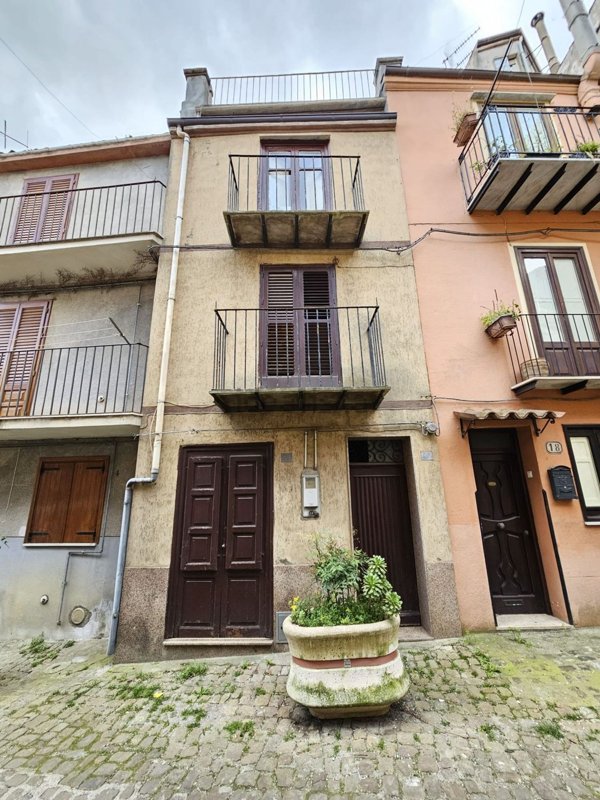 casa indipendente in vendita ad Isnello