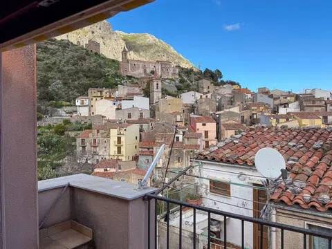 casa indipendente in vendita ad Isnello