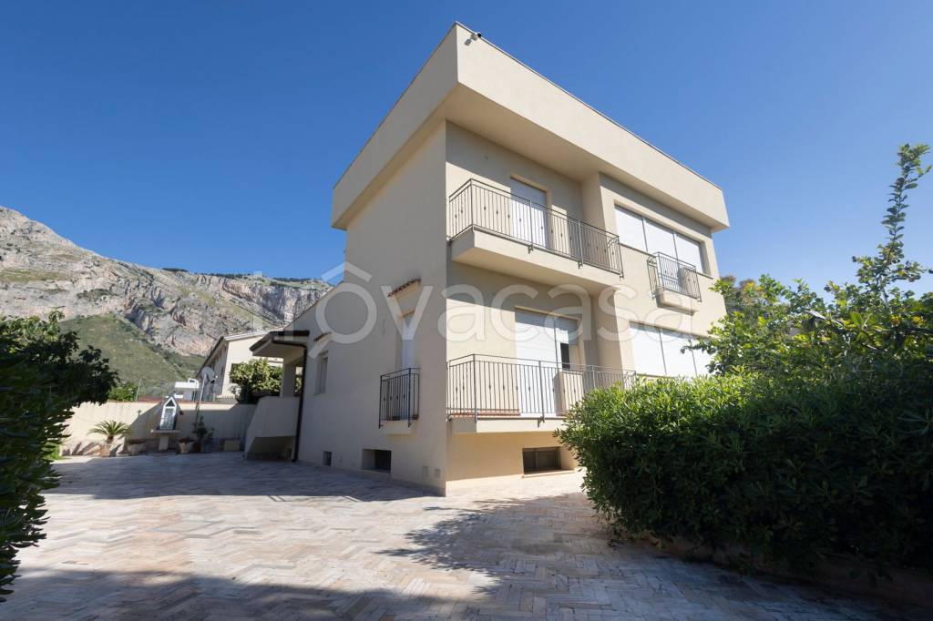 casa indipendente in vendita ad Isola delle Femmine