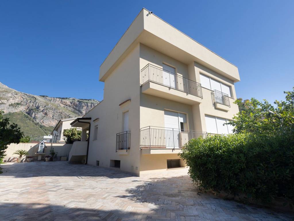 casa indipendente in vendita ad Isola delle Femmine
