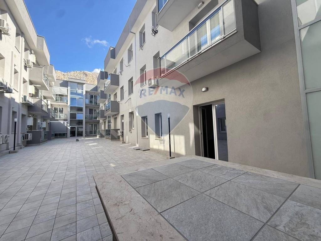 negozio in vendita ad Isola delle Femmine