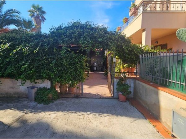 casa indipendente in vendita ad Isola delle Femmine