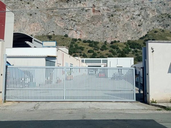 locale commerciale in vendita ad Isola delle Femmine