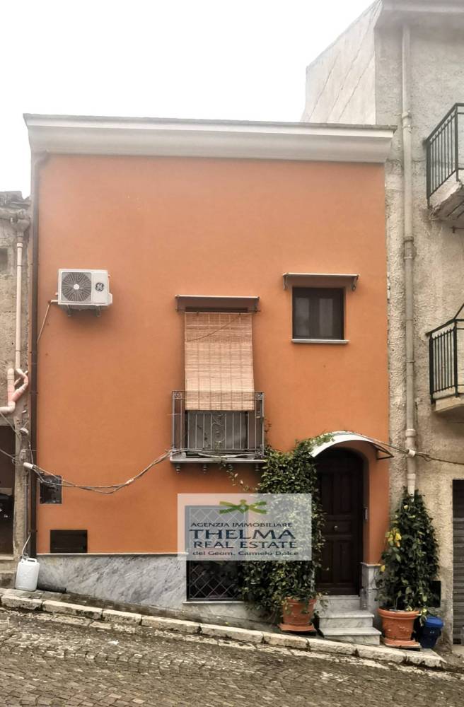 casa indipendente in vendita a Lascari